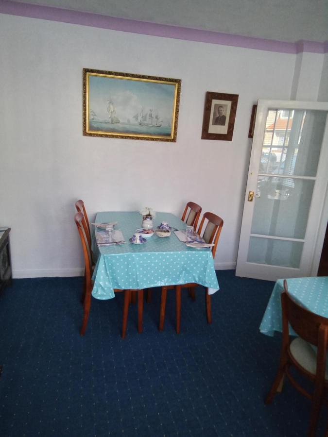 Applebys Guest House Holyhead Eksteriør bilde