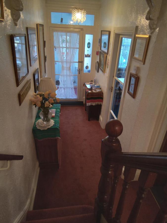 Applebys Guest House Holyhead Eksteriør bilde