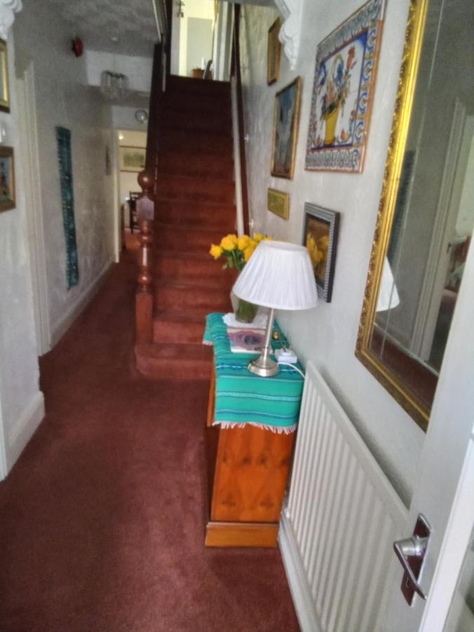 Applebys Guest House Holyhead Eksteriør bilde