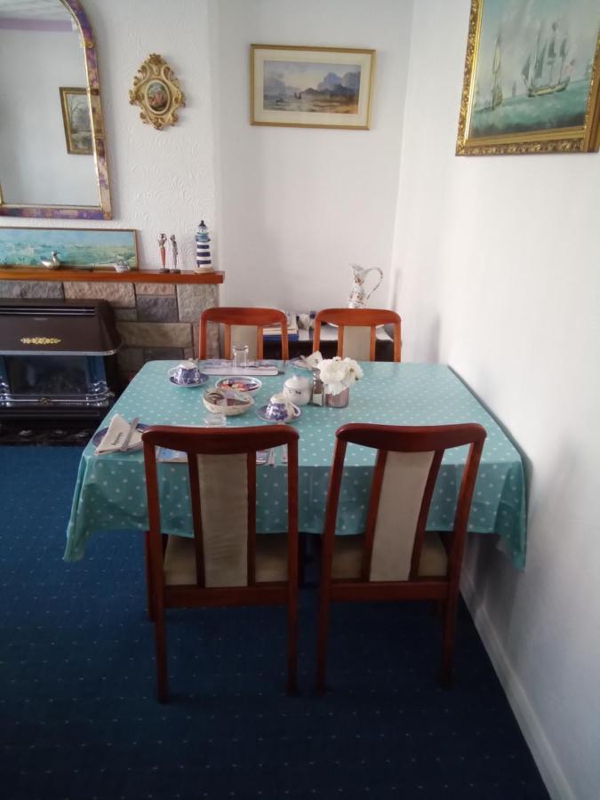 Applebys Guest House Holyhead Eksteriør bilde