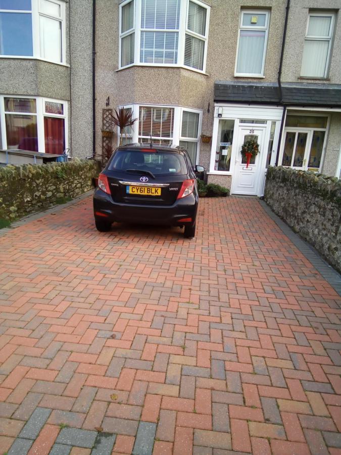 Applebys Guest House Holyhead Eksteriør bilde